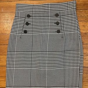 H&M pencil skirt, women’s size 4, gray with black and white stripes